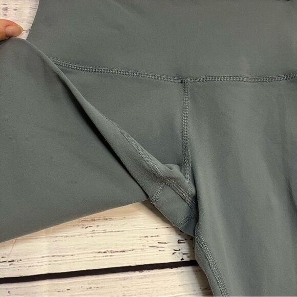 Alo Yoga Coast Capri Leggings Mesh Gray Women’s Small Cropped Athleticwear - Picture 6 of 13